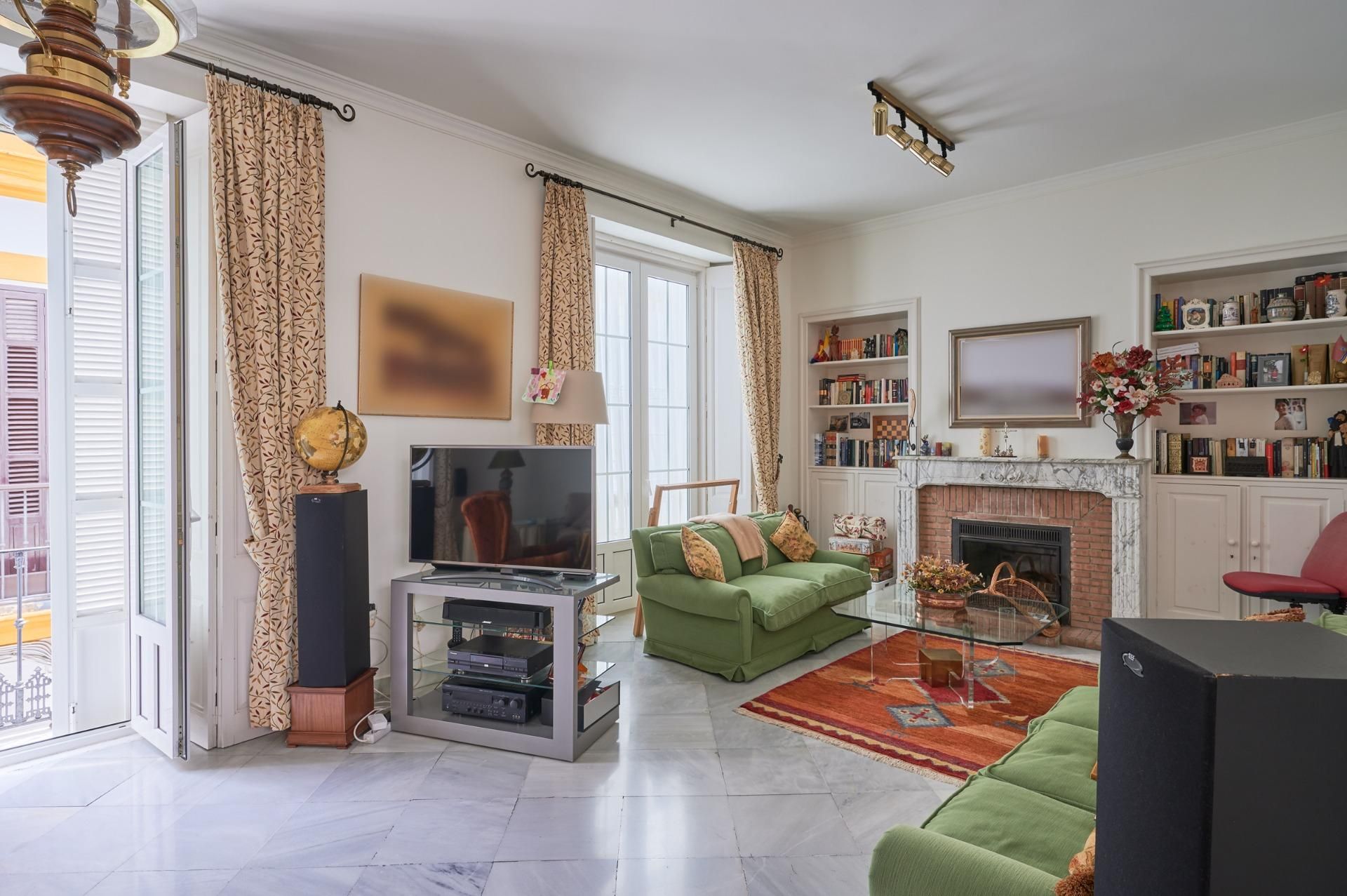Living room of Single-family semi-detached for sale in Sanlúcar de Barrameda  with Private garden, Parquet flooring and Terrace