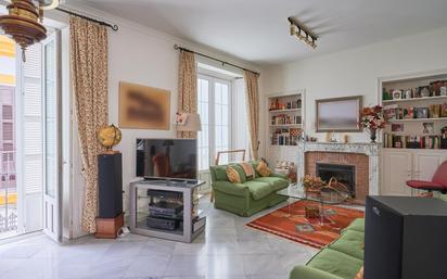 Sala d'estar de Casa adosada en venda en Sanlúcar de Barrameda amb Jardí privat, Parquet i Terrassa