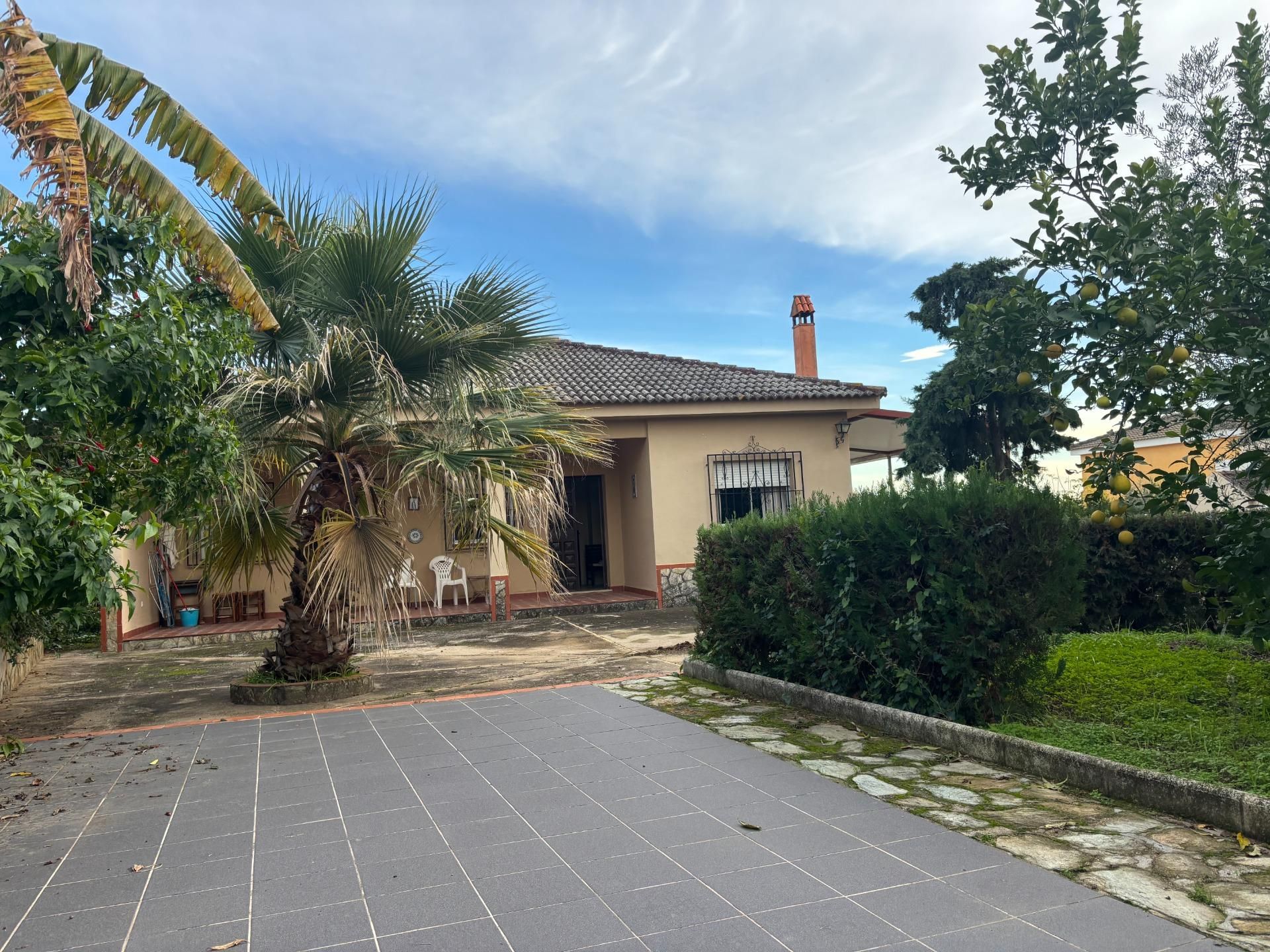 Exterior view of House or chalet for sale in Gerena  with Air Conditioner, Heating and Private garden
