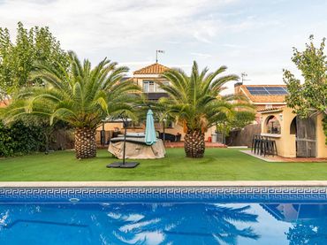 Xalet amb piscina en venda a Calle Fuente Roque