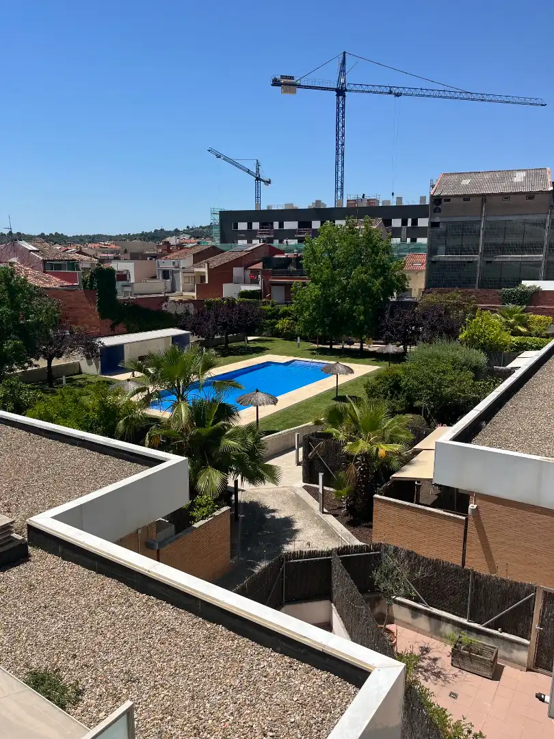 Piscina de Pis de lloguer en Terrassa amb Aire condicionat, Calefacció i Jardí privat