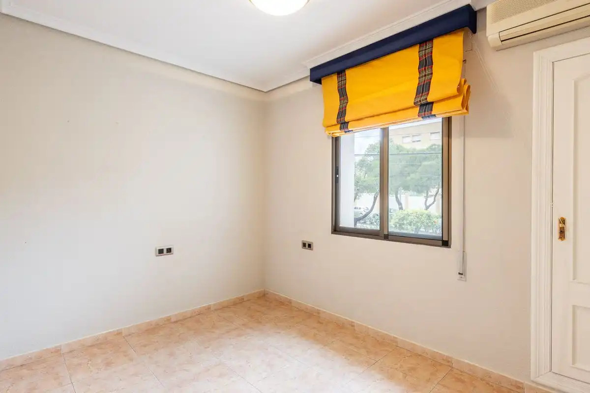 Bedroom of Houses for sale in Torrent  with Air Conditioner, Heating and Private garden