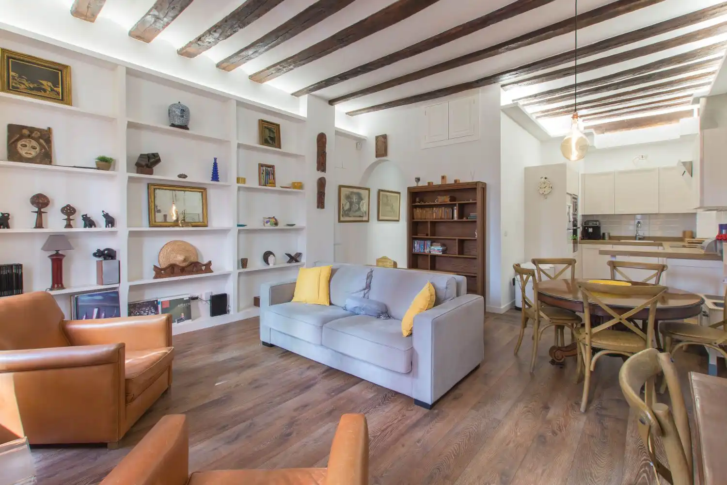Sala d'estar de Pis en venda en  Pamplona / Iruña amb Calefacció, Moblat i Balcó
