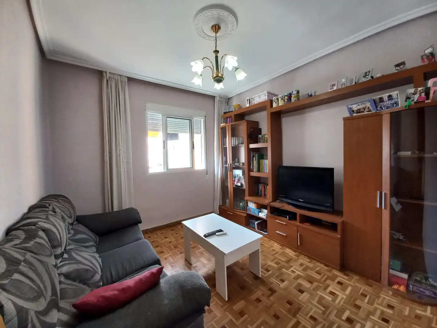 Sala d'estar de Pis en venda en Burgos amb Calefacció i Terrassa