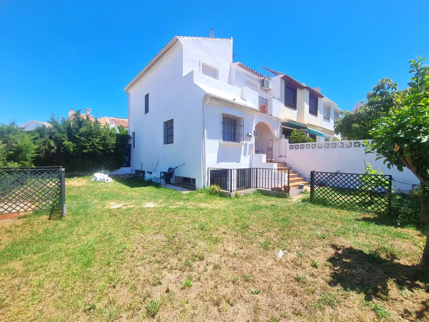 Jardí de Casa adosada en venda en Estepona amb Aire condicionat, Jardí privat i Terrassa
