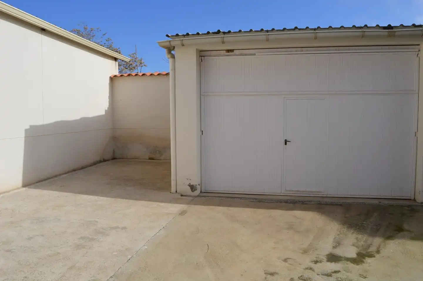 Aparcament de Casa o xalet en venda en Torrubia del Campo amb Calefacció, Traster i Moblat