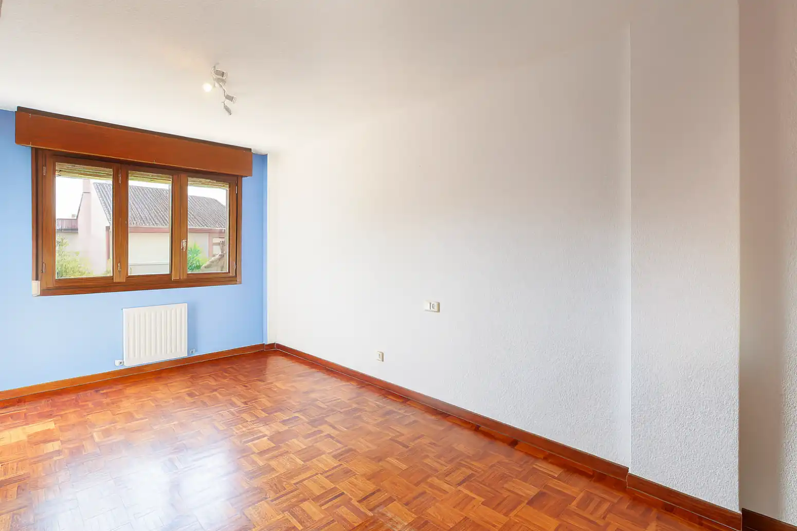 Habitación de Casa adosada en venta en Siero con Calefacción, Jardín privado y Parquet