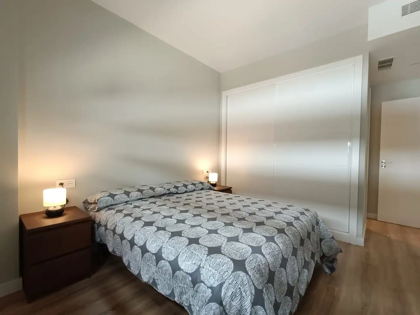 Apartments for rent in Calle Ulises, Colores - Entreparques