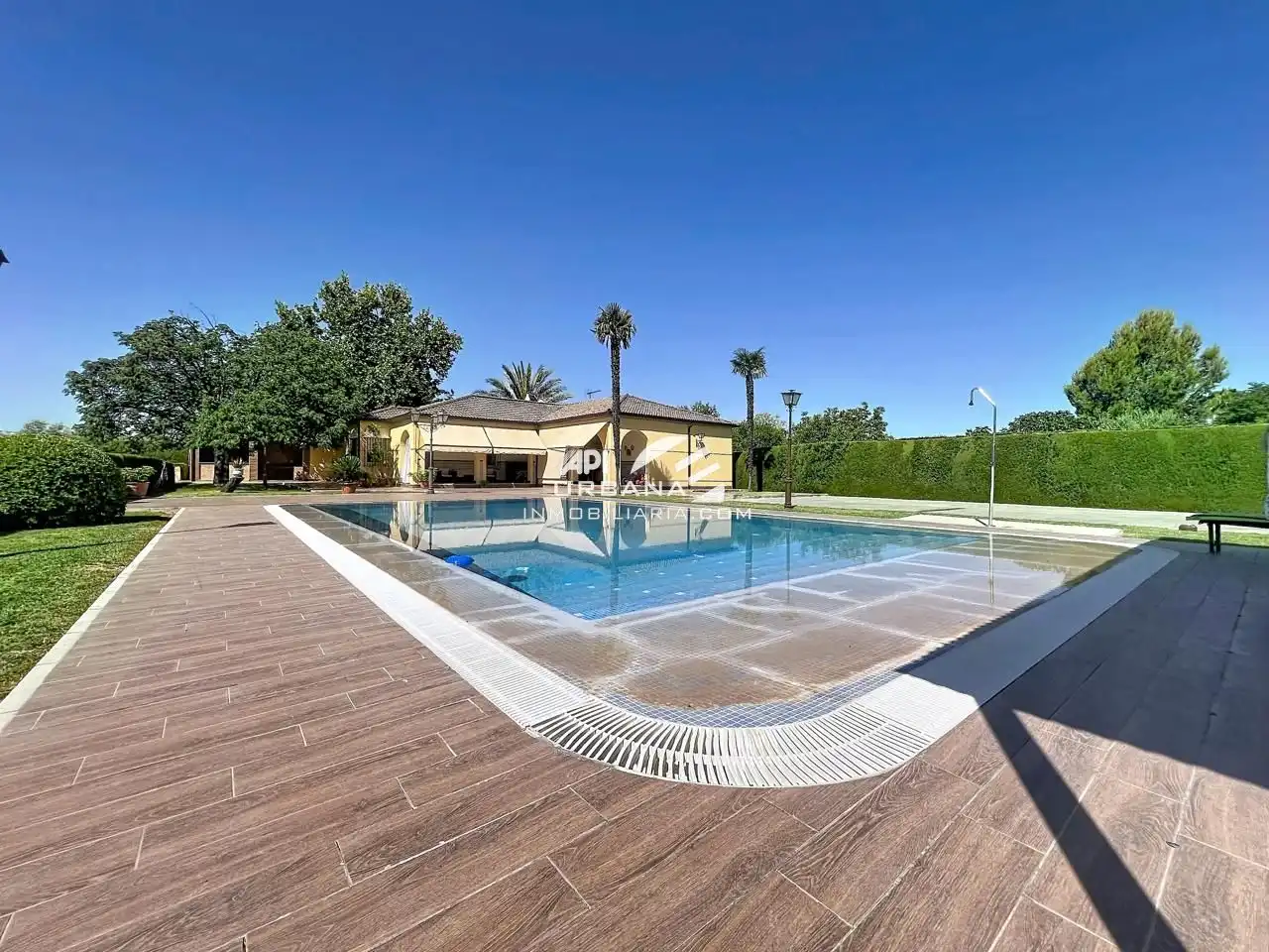 Piscina de Casa o xalet en venda en Lucena amb Aire condicionat i Piscina