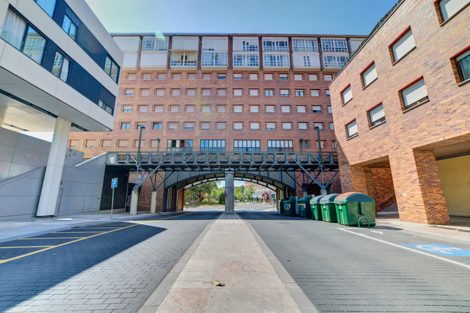 Vista exterior de Oficina en venta en  Pamplona / Iruña
