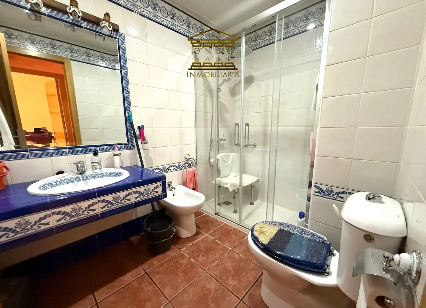 Baño de Piso en venta en Huelva con Aire acondicionado y Amueblado