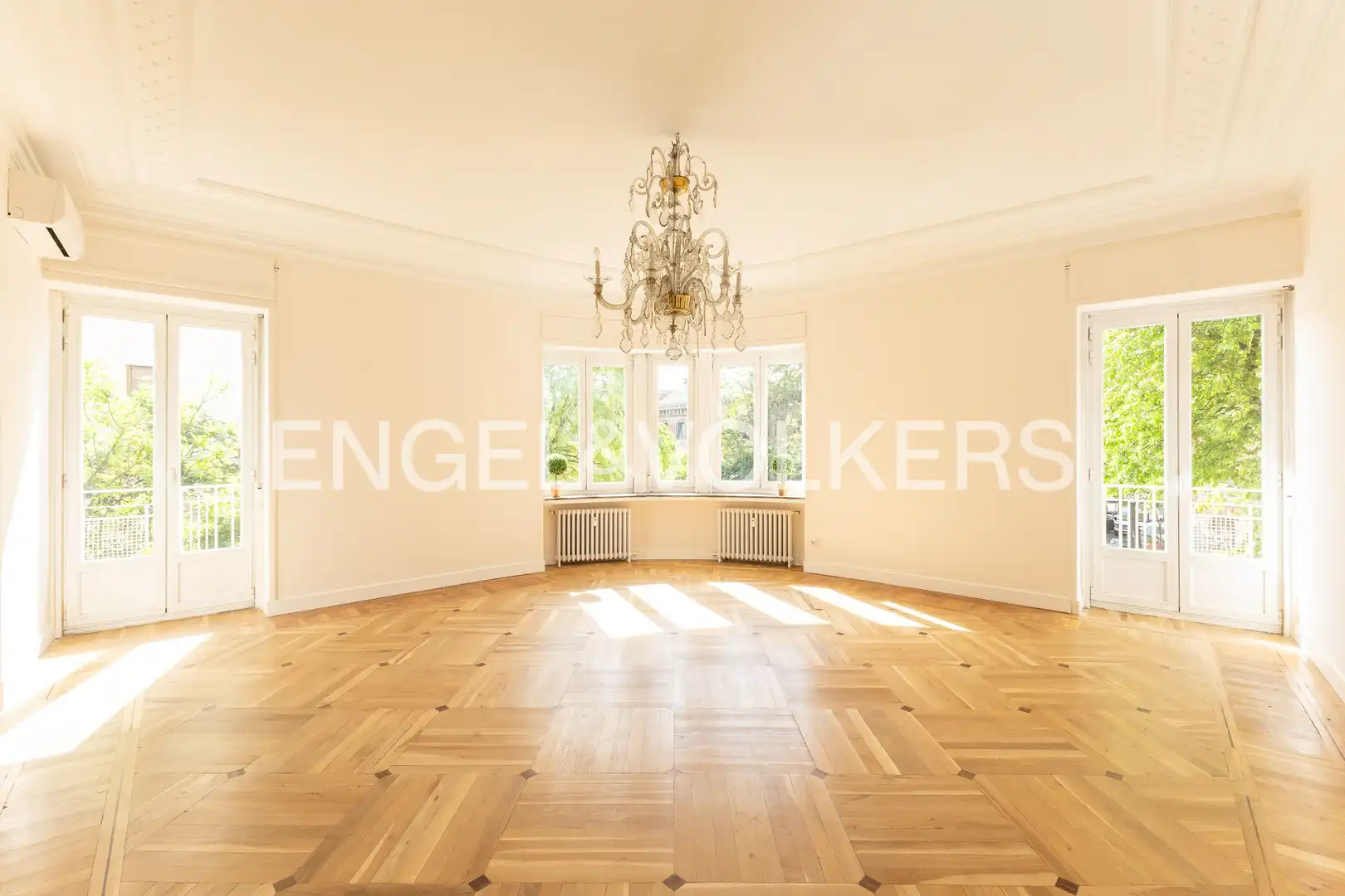 Dining room of Flat for rent in  Madrid Capital  with Air Conditioner, Heating and Balcony