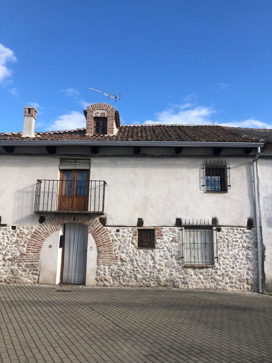 Vista exterior de Casa o xalet en venda en Aldea de San Miguel amb Calefacció i Balcó