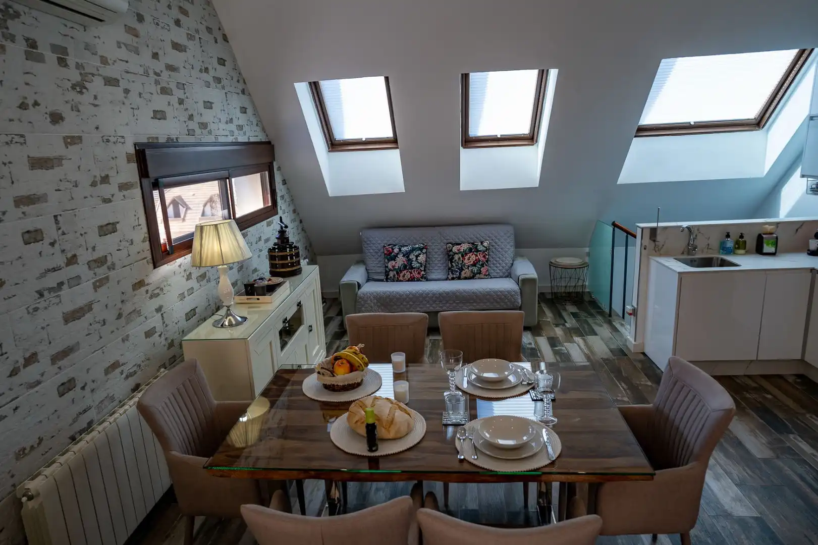 Esszimmer von Dachboden zum Verkauf in La Iruela mit Klimaanlage, Heizung und Terrasse