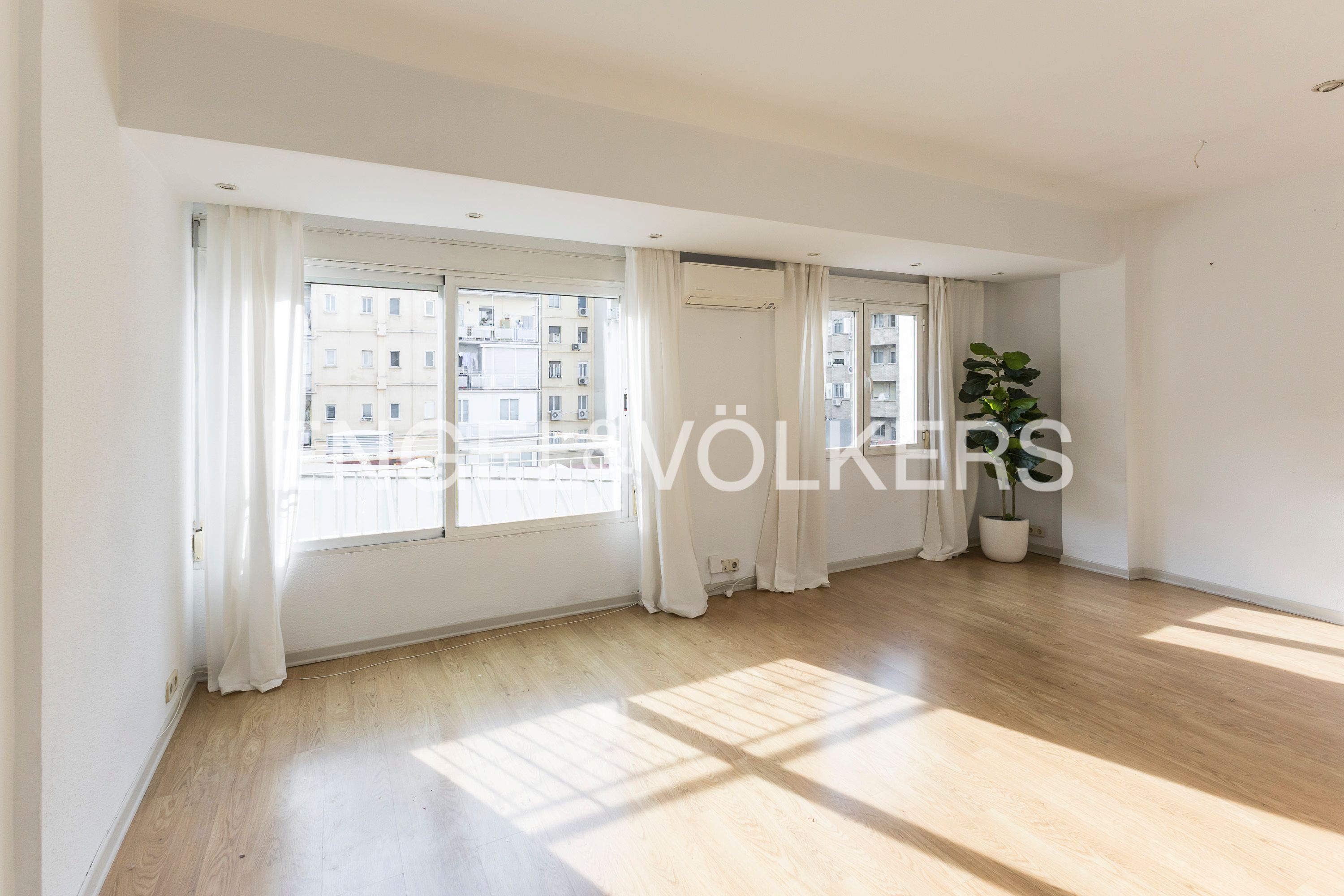 Exterior view of Apartment for sale in  Madrid Capital  with Air Conditioner, Heating and Parquet flooring