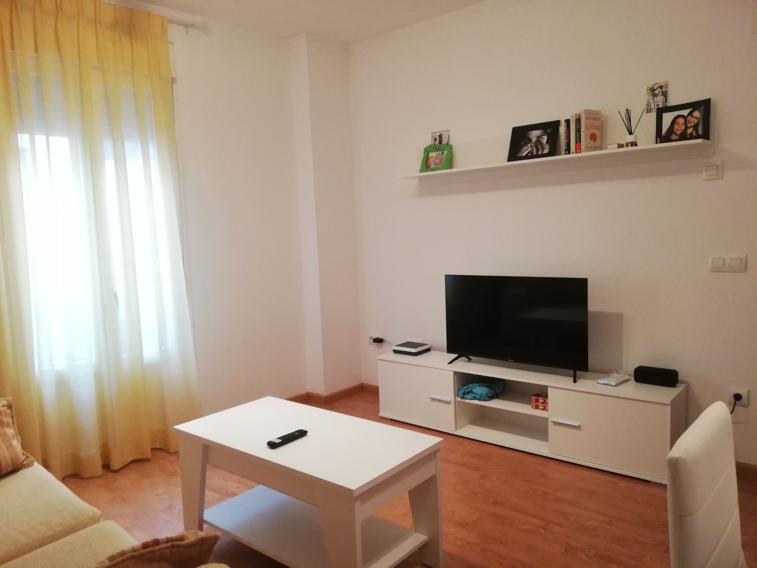 Sala d'estar de Apartament de lloguer en  Huelva Capital amb Moblat i Balcó