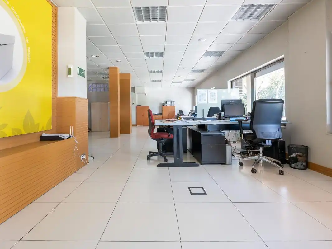 Commercial properties for rent in Pozuelo de Alarcón  with Air Conditioner and Heating