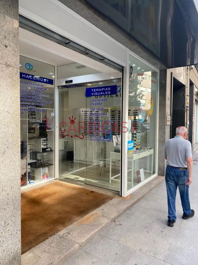 Local comercial en venta en Avenida das Camelias, imagen 2