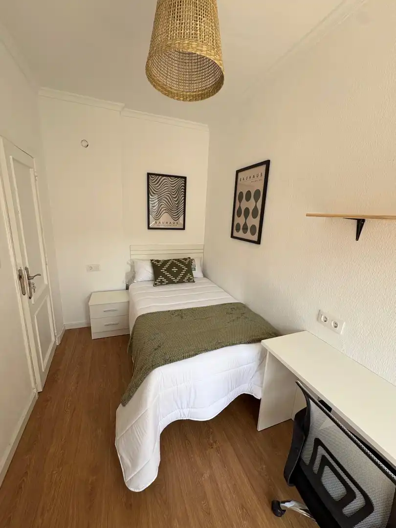 Bedroom of Flat for rent in Ourense Capital   with Heating, Furnished and Balcony