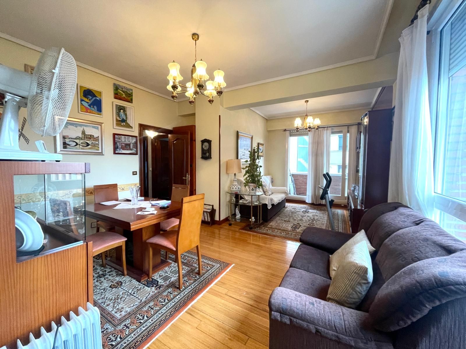 Sala d'estar de Pis en venda en Bilbao  amb Calefacció, Terrassa i Moblat