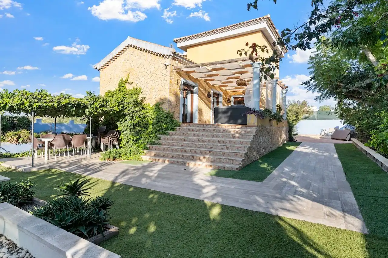 Villa avec piscine à vendre à Calle dEncarnita Alonso 12