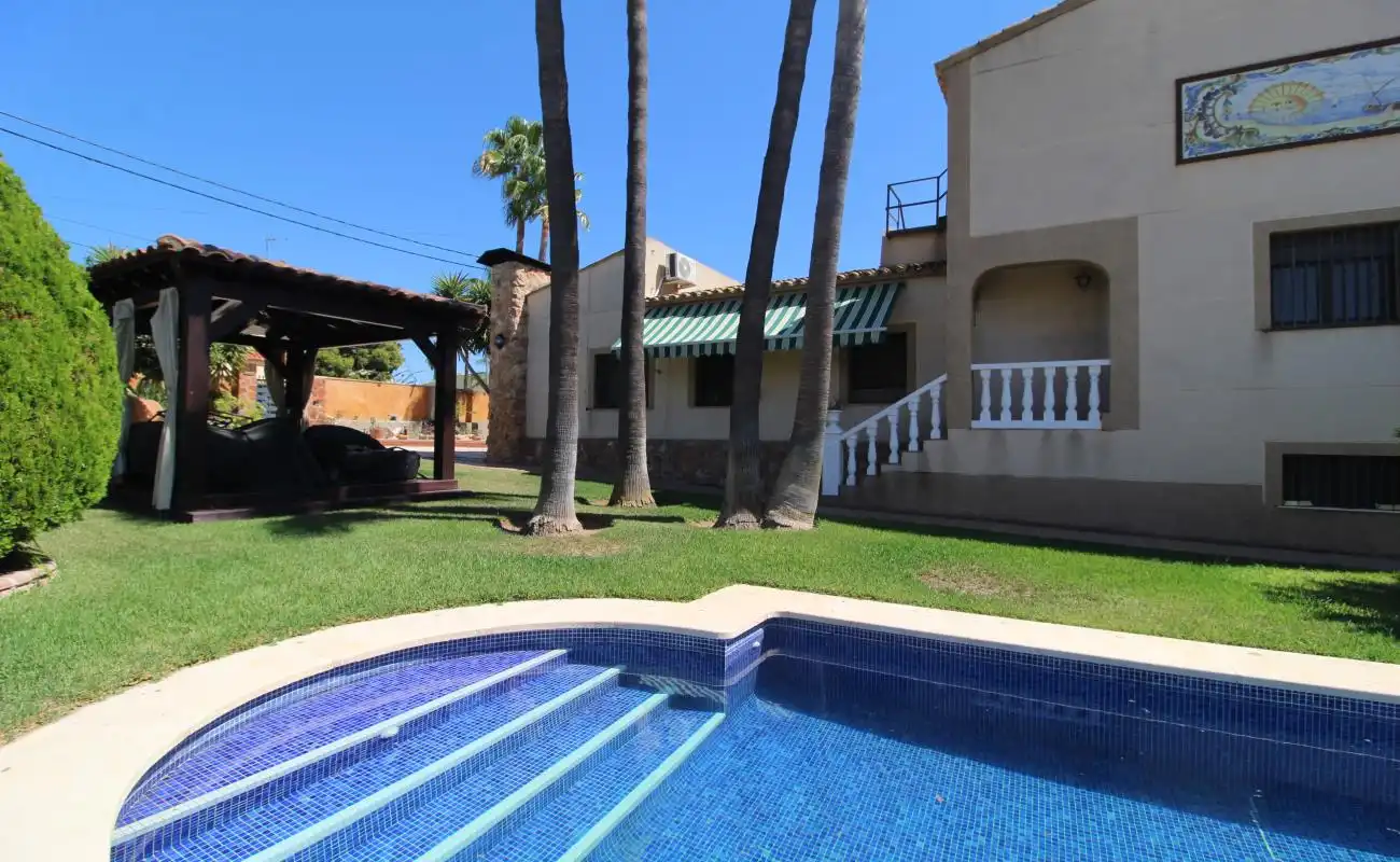 Piscina de Casa o xalet en venda en L'Eliana amb Aire condicionat, Calefacció i Jardí privat