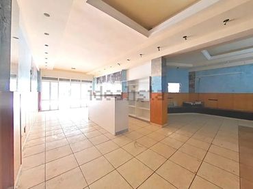 Locale commerciale in vendita a Carrer Huguet des Far