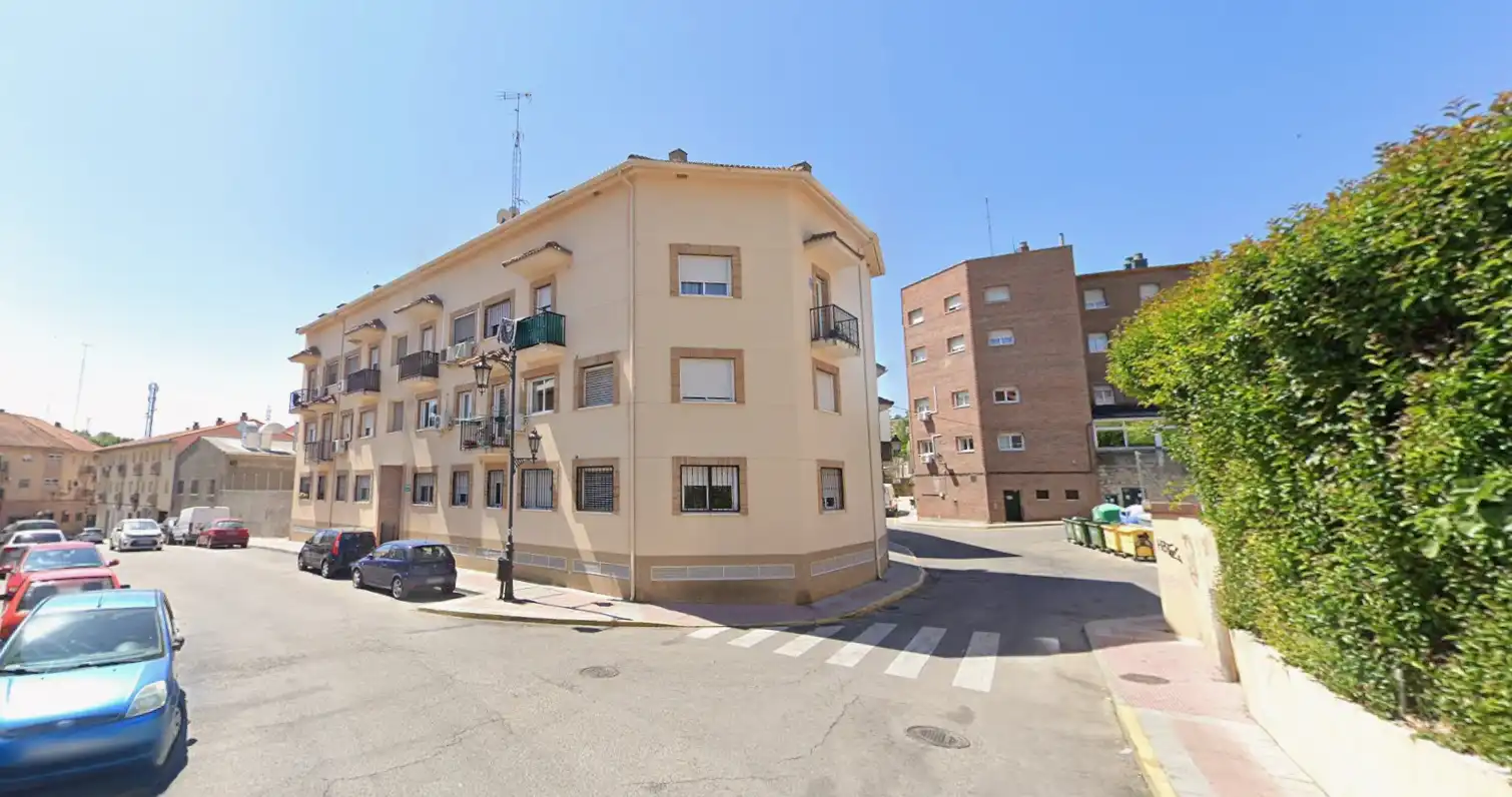 Vista exterior de Pis en venda en El Molar (Madrid)