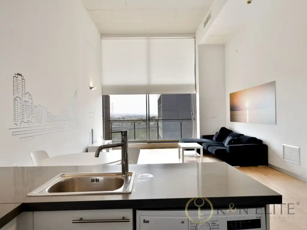 Loft zur Miete in Calle Cruz Roja, Barrio de la Luz