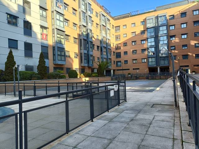 Piso en Alquiler en LADERA DE LOS ALMENDROS en Valdebernardo - Valderribas