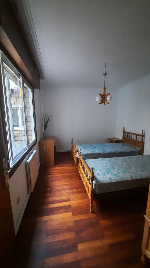 Dormitori de Pis de lloguer en Santiago de Compostela  amb Moblat i Es permeten mascotes