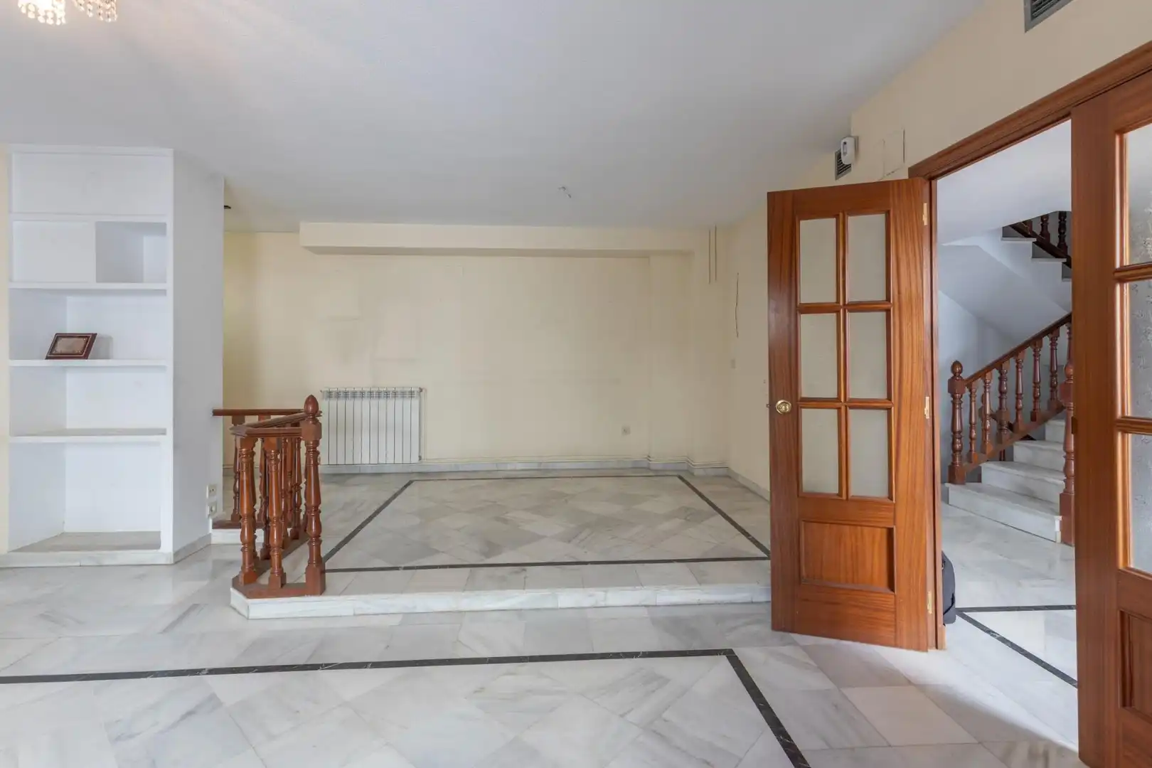 Casa adosada en venta en Granada con Calefacción, Terraza y Trastero