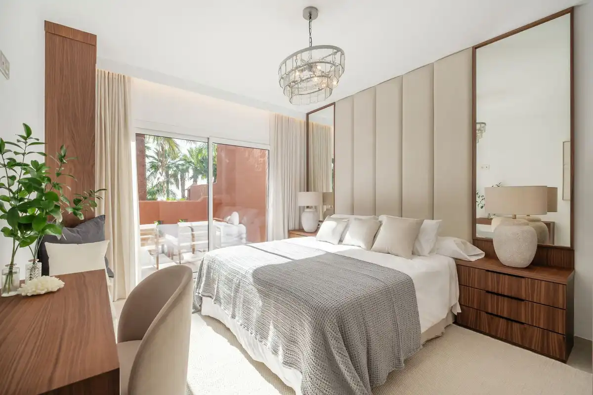 Dormitori de Casa o xalet de lloguer en Marbella amb Aire condicionat, Jardí privat i Piscina