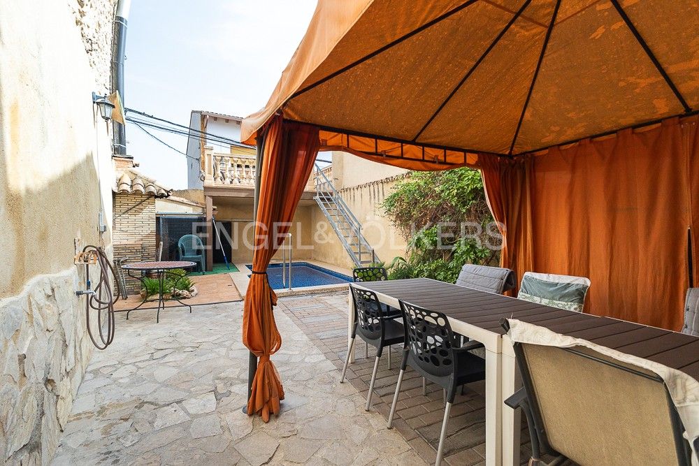 Terrassa de Casa o xalet en venda en El Palomar amb Aire condicionat, Calefacció i Terrassa