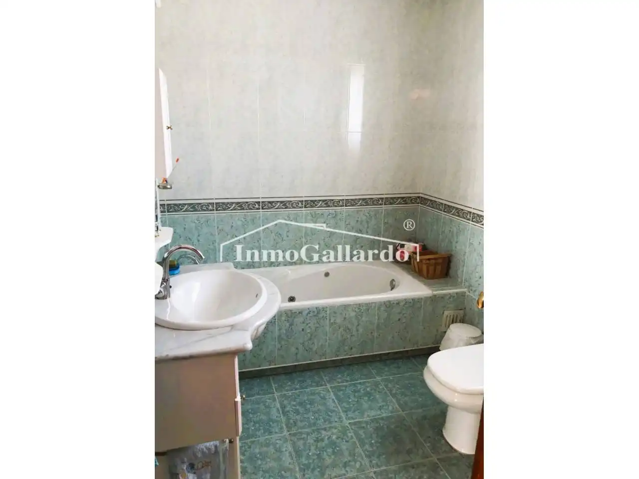 Badezimmer von Haus oder Chalet zum Verkauf in Rincón de la Victoria mit Privatgarten, Terrasse und Schwimmbad