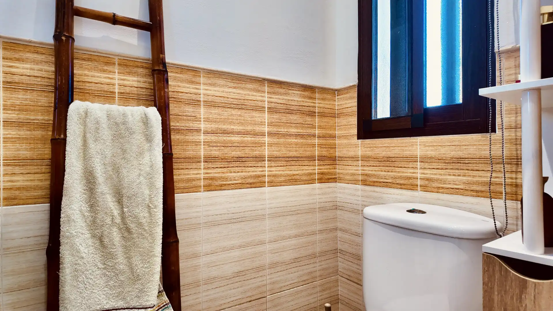 Baño de Casa adosada en venta en Marbella con Jardín privado, Alarma y Piscina comunitaria