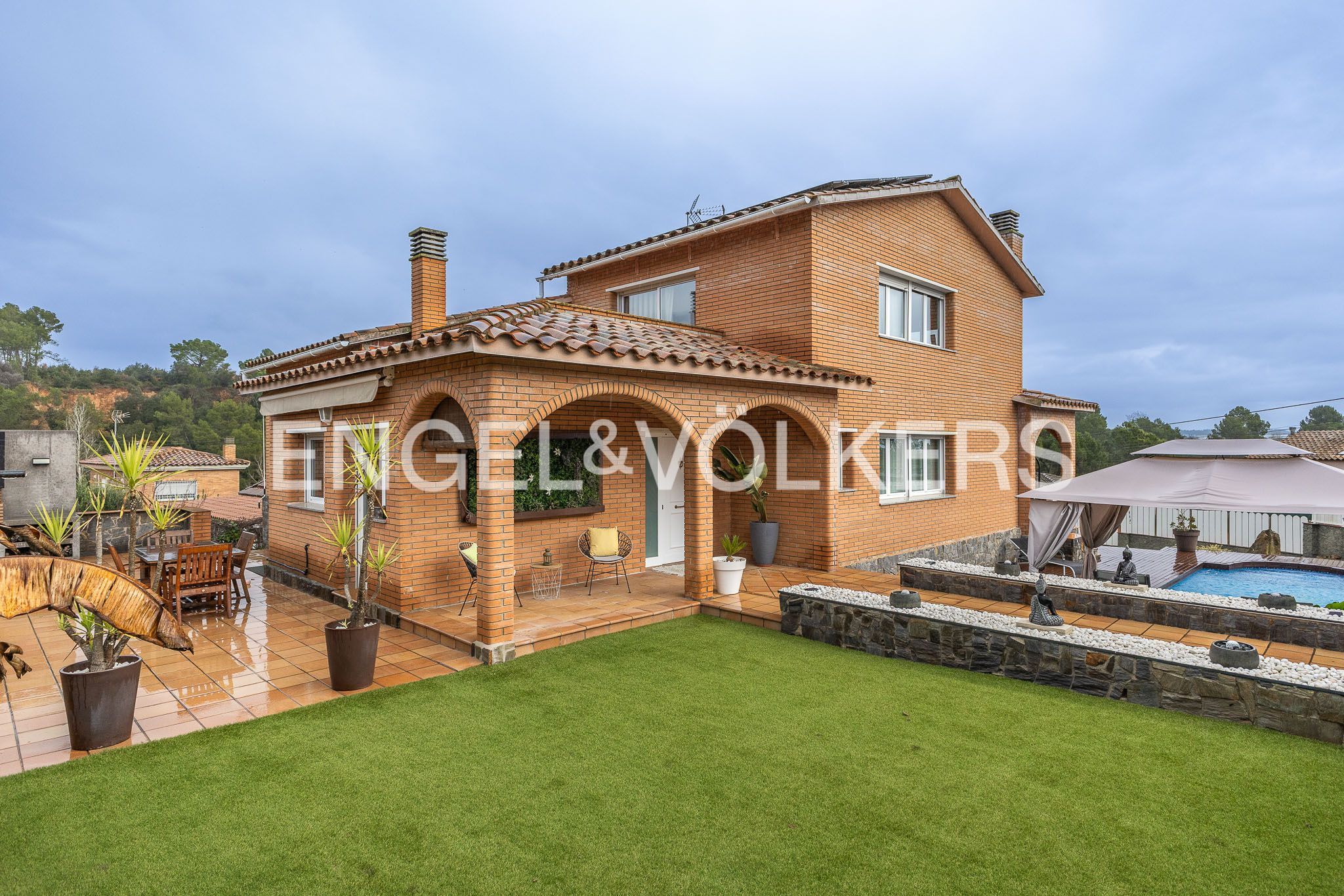 Vista exterior de Casa o chalet en venta en Castellar del Vallès con Aire acondicionado, Calefacción y Jardín privado
