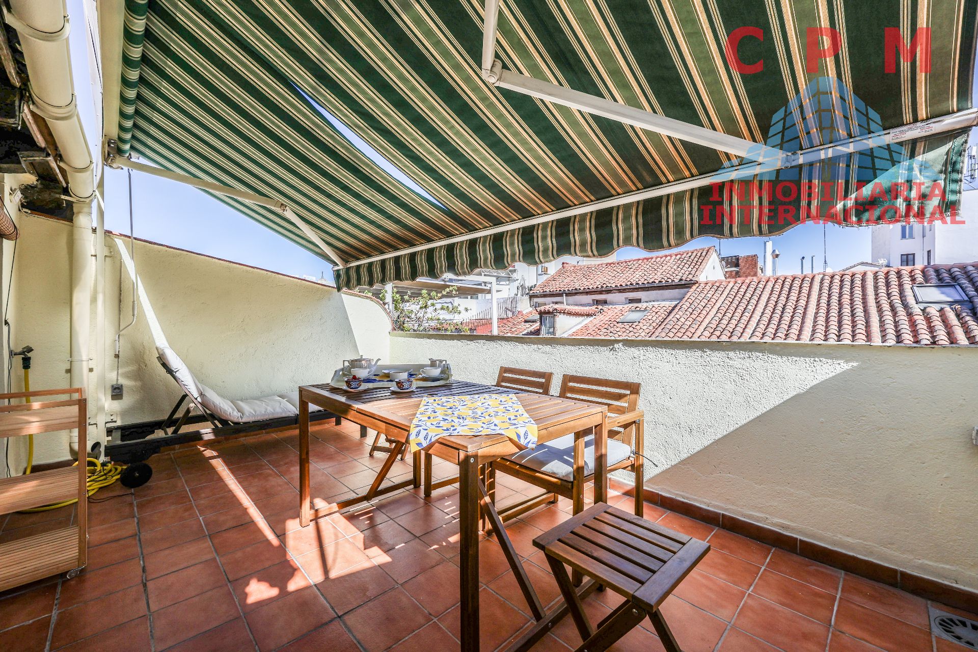 Attic to rent in Cortes - Huertas