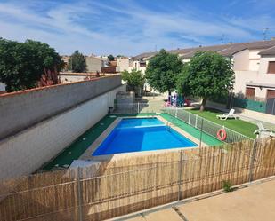 Piscina de Casa o xalet en venda en Miguel Esteban amb Terrassa i Piscina comunitària