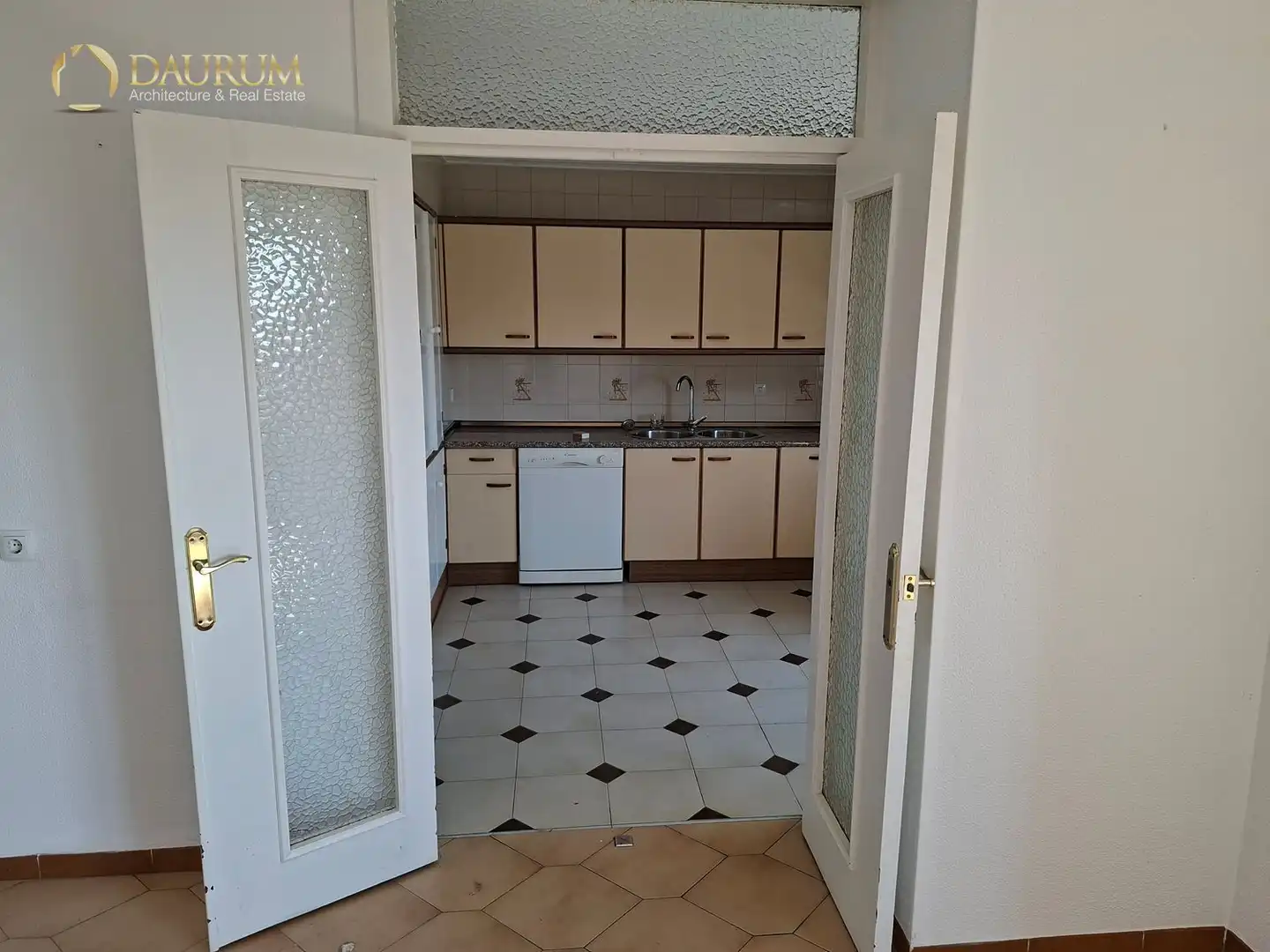 Kitchen of Flat for sale in Sevilla  with Air Conditioner, Heating and Terrace