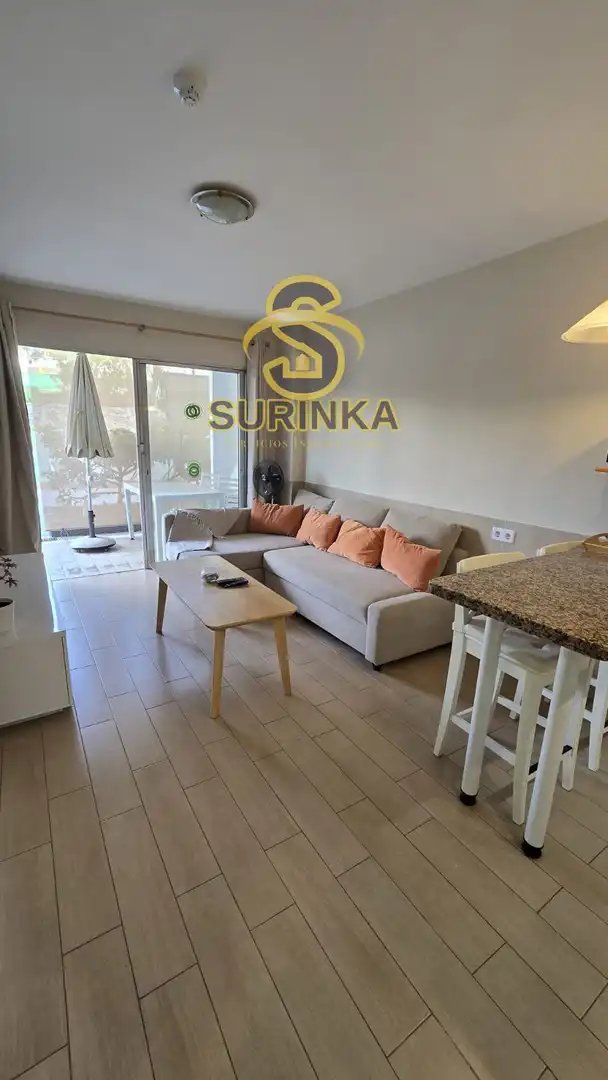 Sala de estar de Piso de alquiler en San Bartolomé de Tirajana con Terraza, Piscina y Amueblado