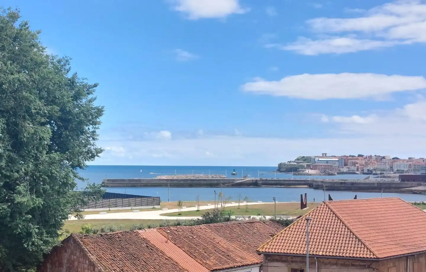 Vista exterior de Pis en venda en Gijón  amb Calefacció, Parquet i Moblat