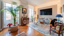 Living room of Flat for sale in  Madrid Capital  with Air Conditioner, Heating and Storage room