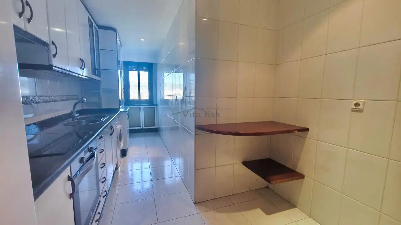 Cocina de Dúplex de alquiler en Barbadás con Calefacción, Parquet y Amueblado