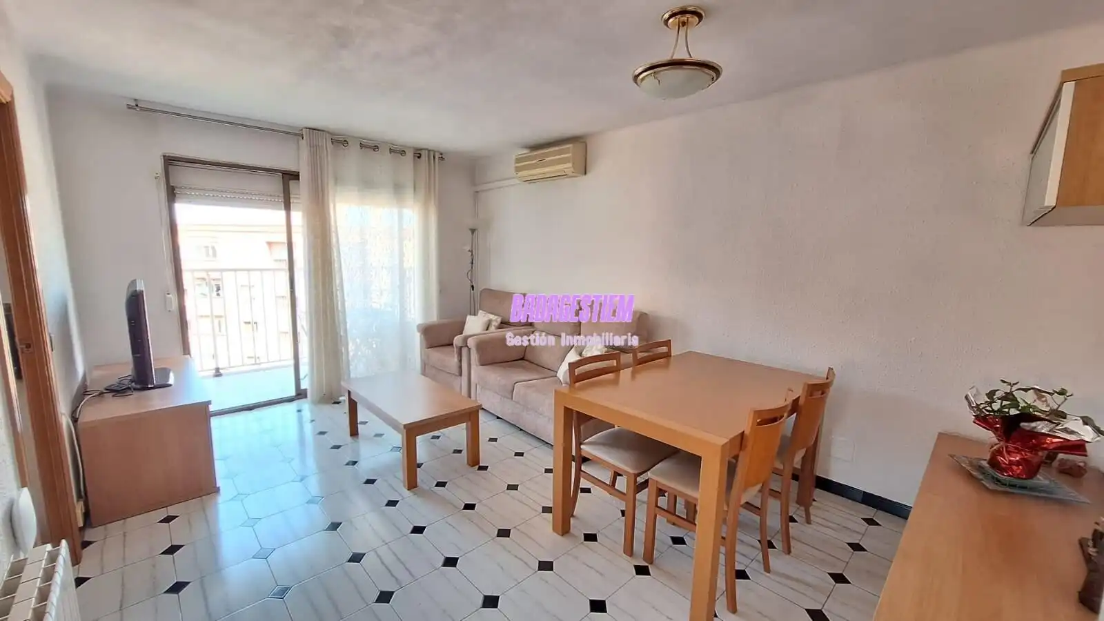 Habitación de Piso en venta en Badalona con Aire acondicionado, Calefacción y Amueblado