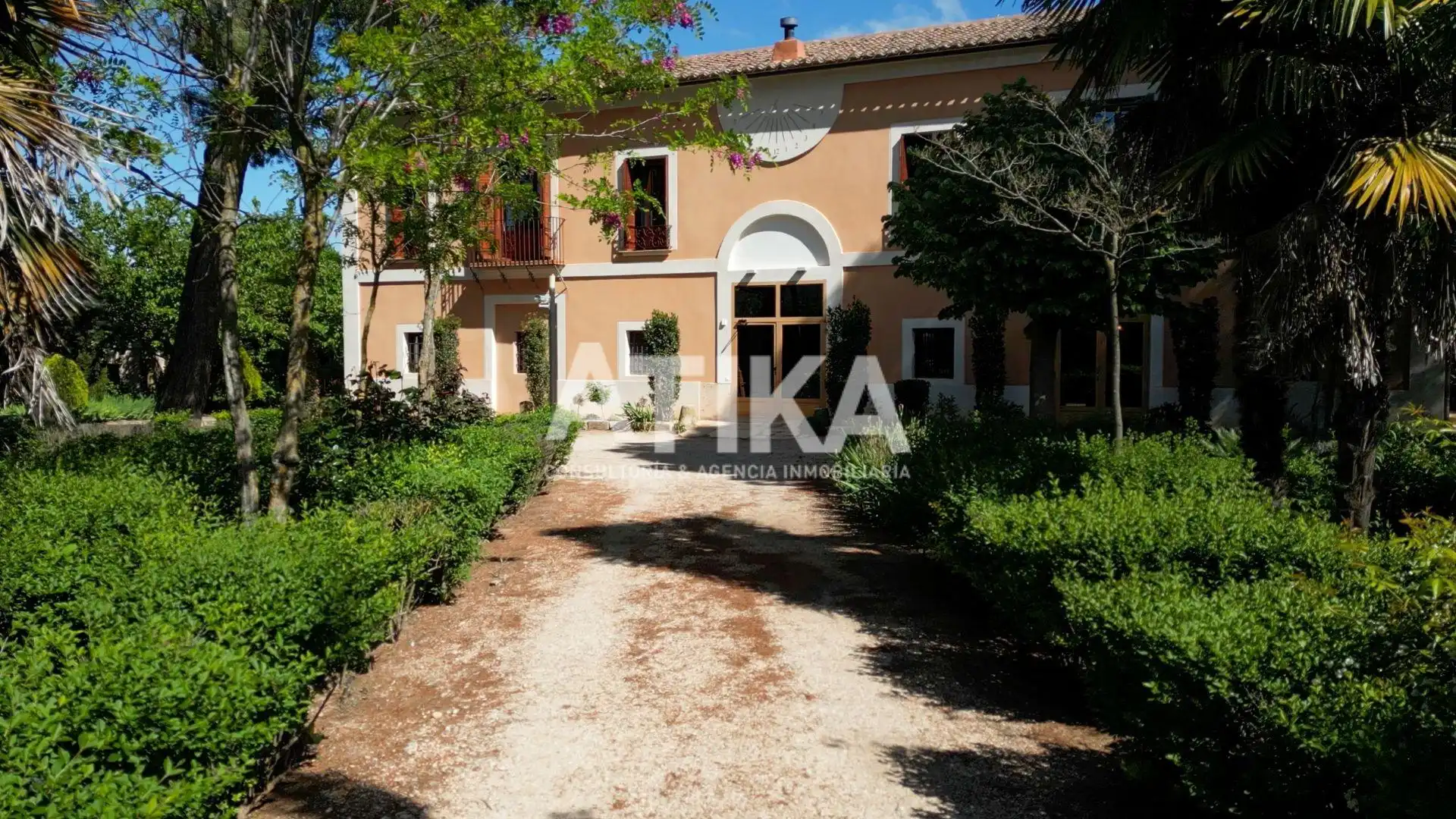 Außenansicht von Country house zum Verkauf in Fontanars dels Alforins mit Klimaanlage, Heizung und Privatgarten