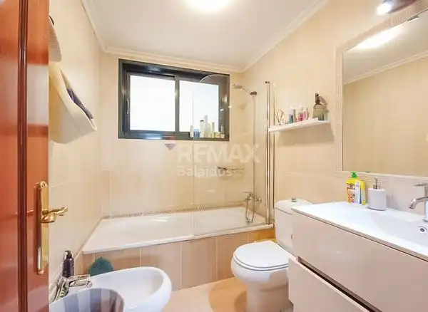 Baño de Piso en venta en Vigo  con Calefacción, Terraza y Trastero