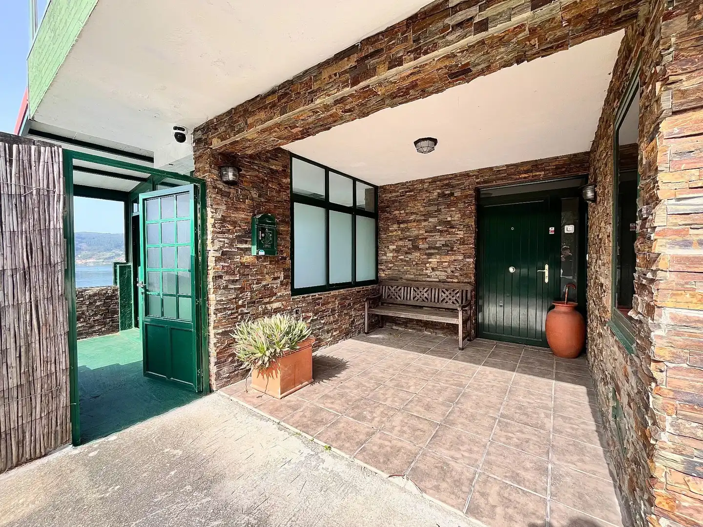 Vista exterior de Casa o xalet en venda en Mugardos amb Calefacció i Jardí privat