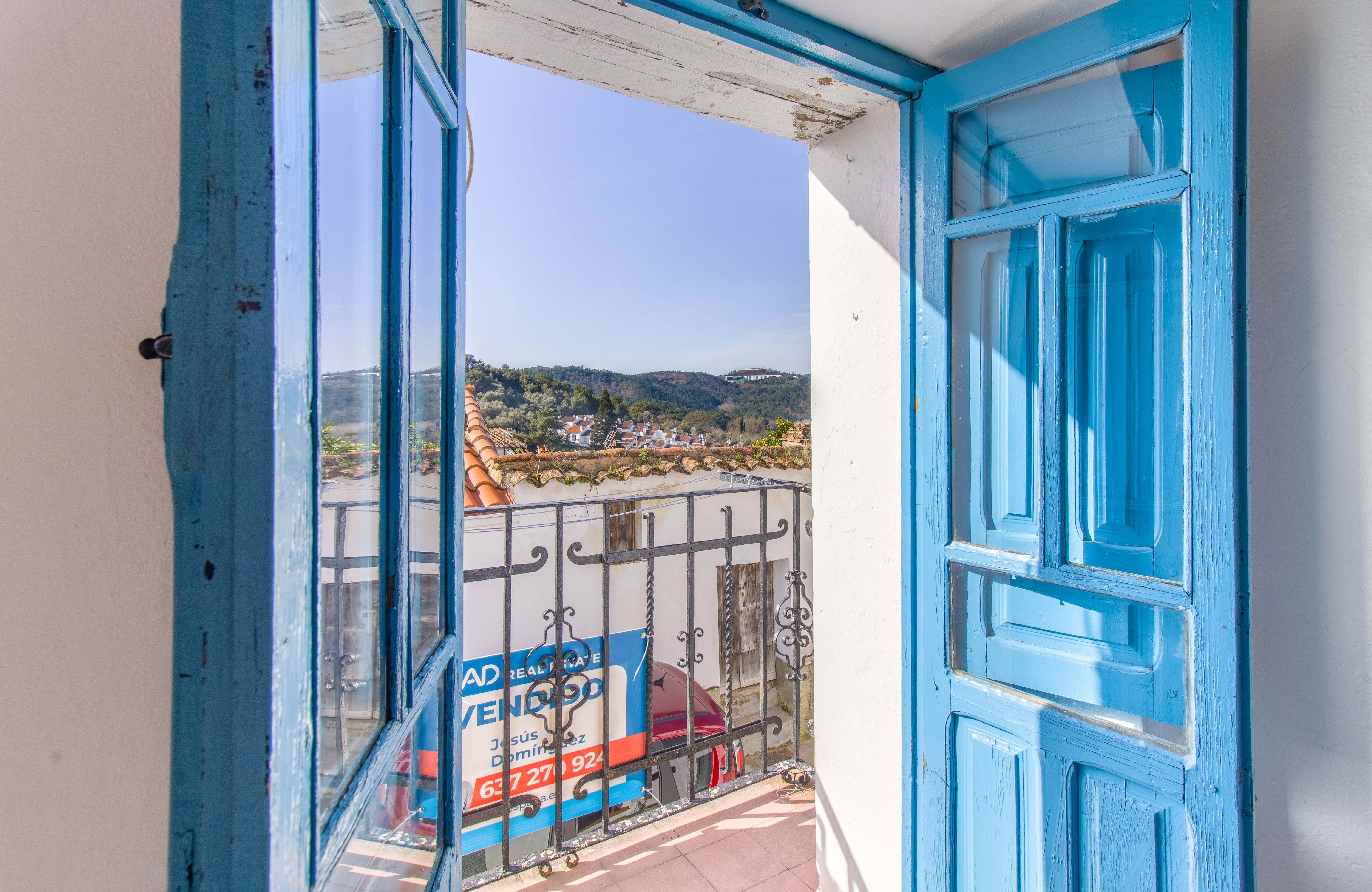 Vista exterior de Edificio en venta en Galaroza