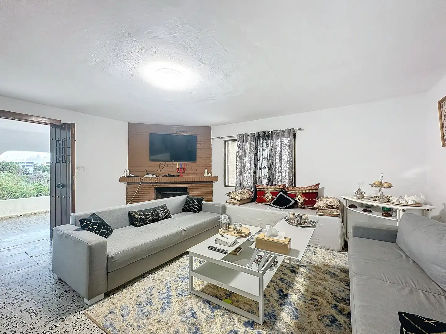 Wohnzimmer von Country house zum Verkauf in Estepona mit Klimaanlage, Privatgarten und Terrasse